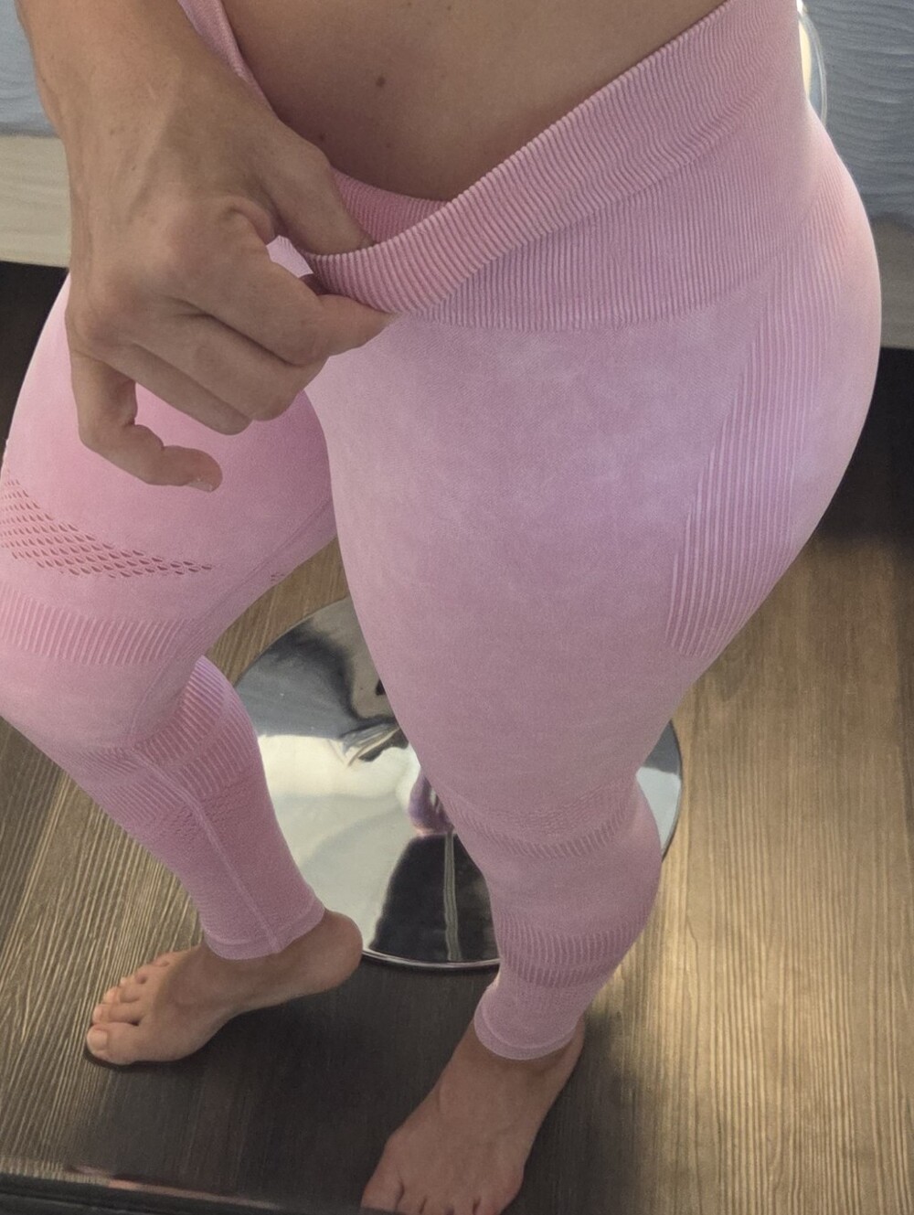 Tie Dye Seamless Scrunch Butt Pink Leggings NWOT